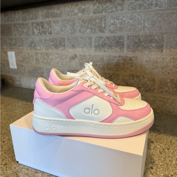 Alo Recovery Mode Sneaker - Pink/White